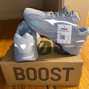 COPY - Yeezy Boost 700 V2